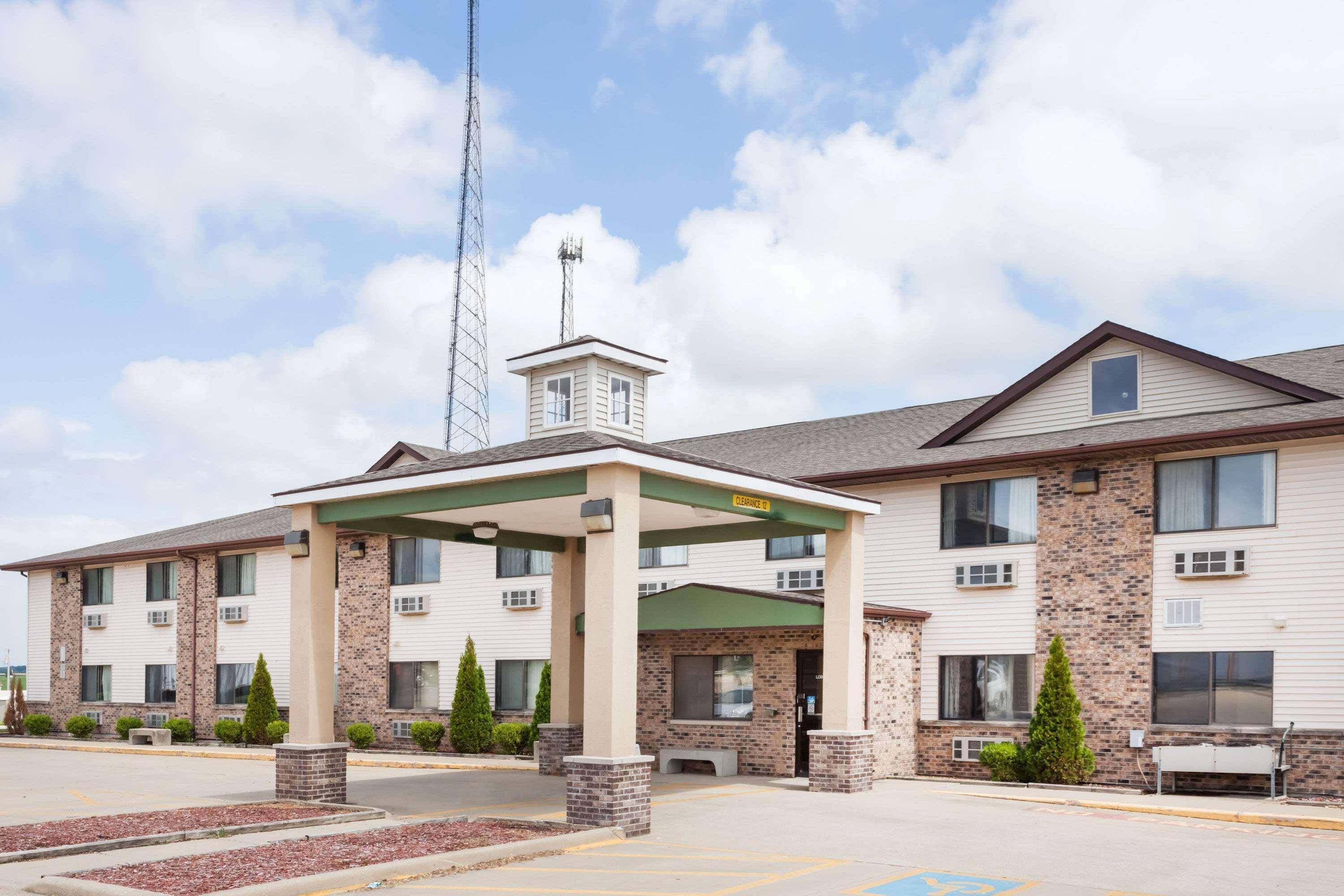 Super 8 By Wyndham Mclean/Bloomington Sw Motel Exterior foto